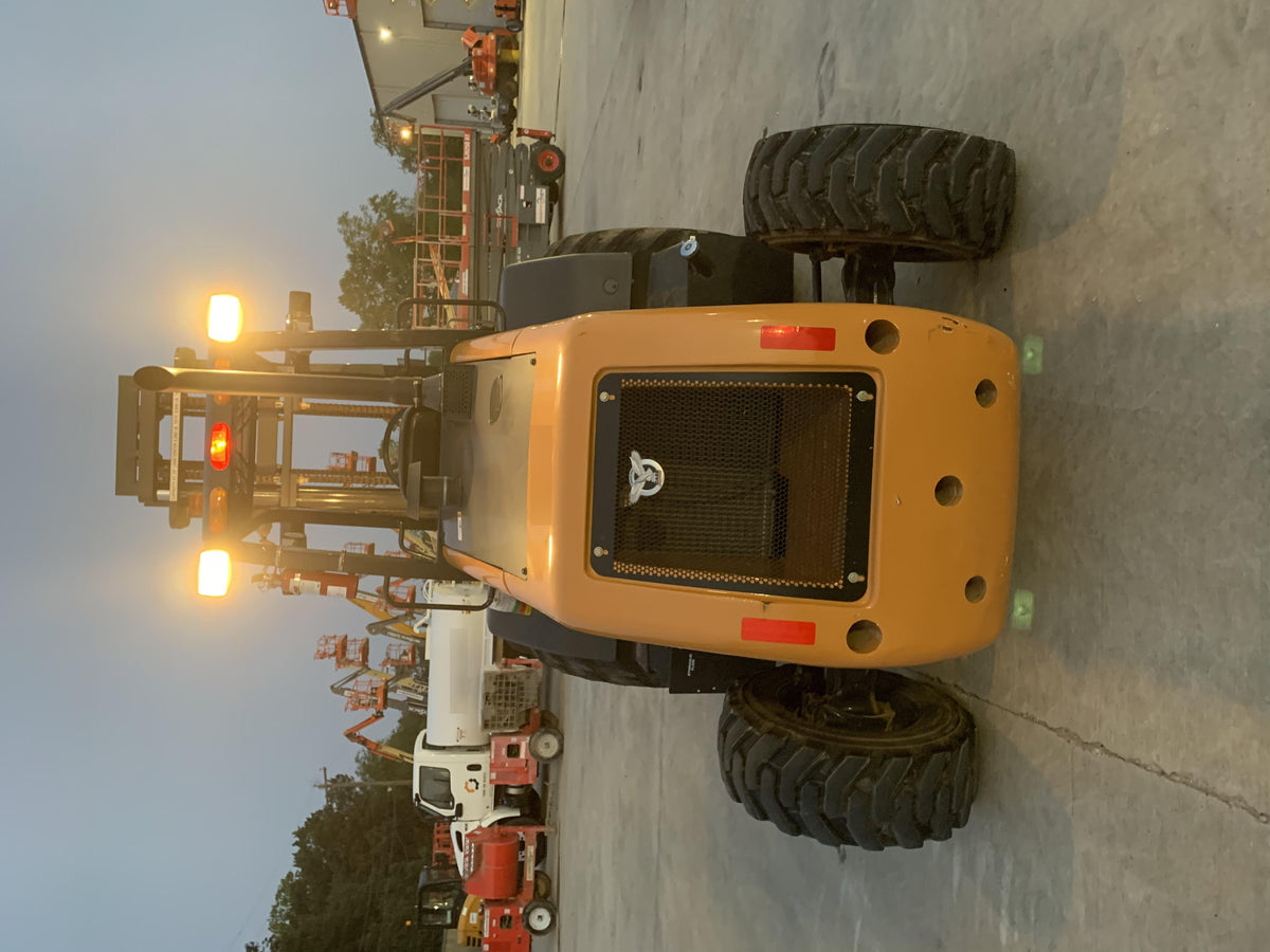 2019 CASE 588H