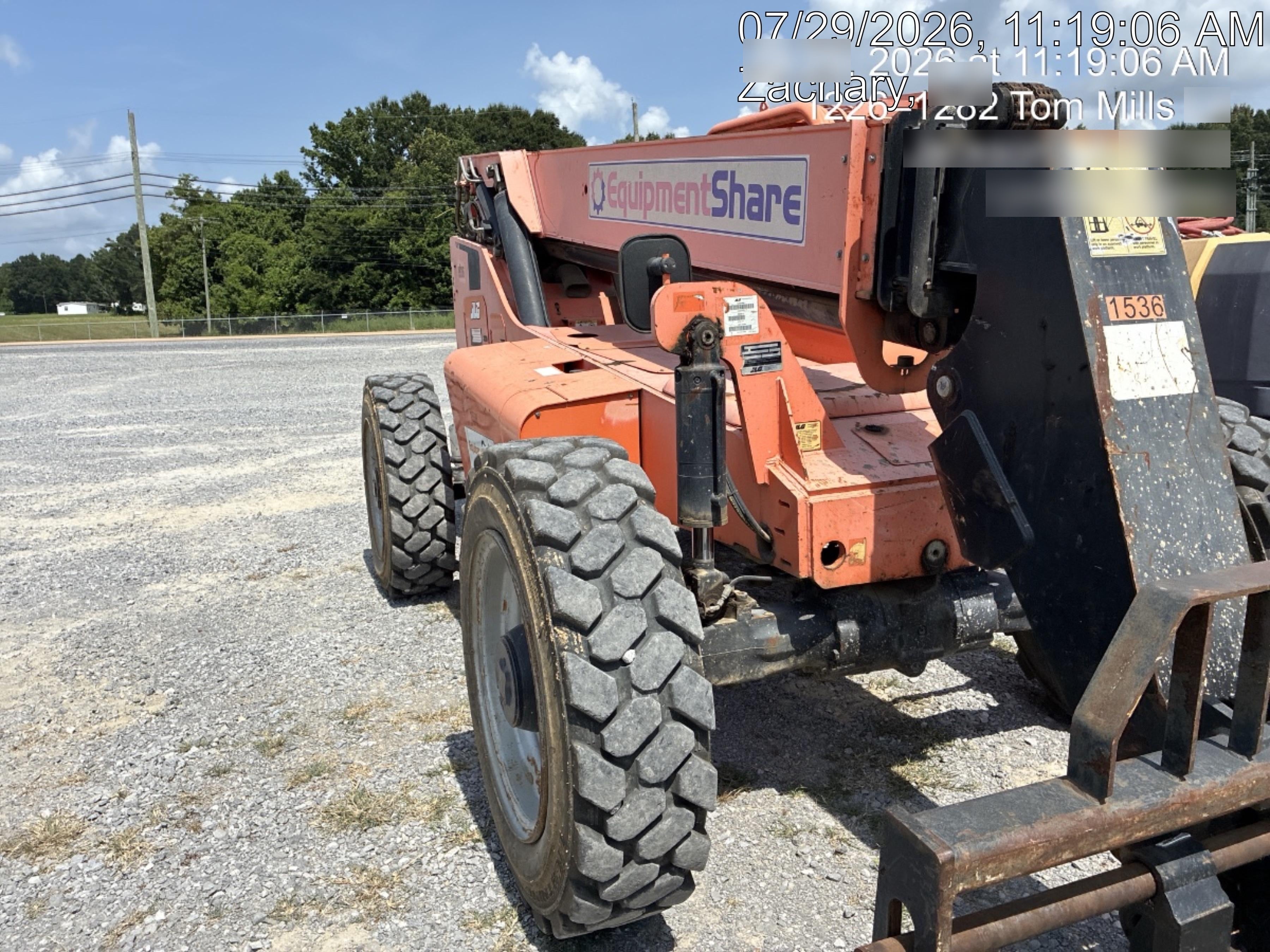 2016 JLG 8042