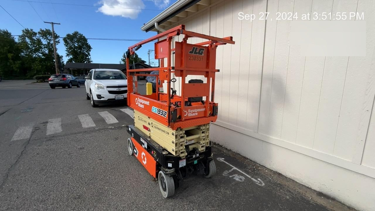 2022 JLG ES1932