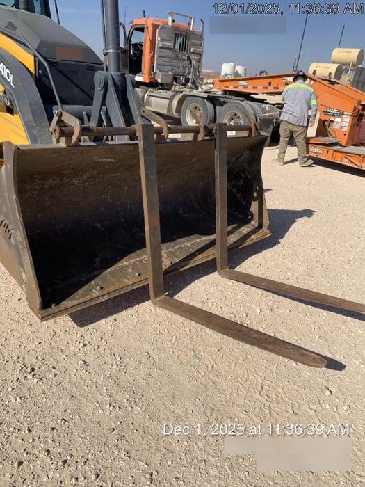 2019 John Deere 410L 4WD, CAB/HVAC, Standard Dipperstick, ISO Controls, Rear Aux Hydraulics, Manual QC w/1.5 Yd Bucket w/Forks, 24" Bucket