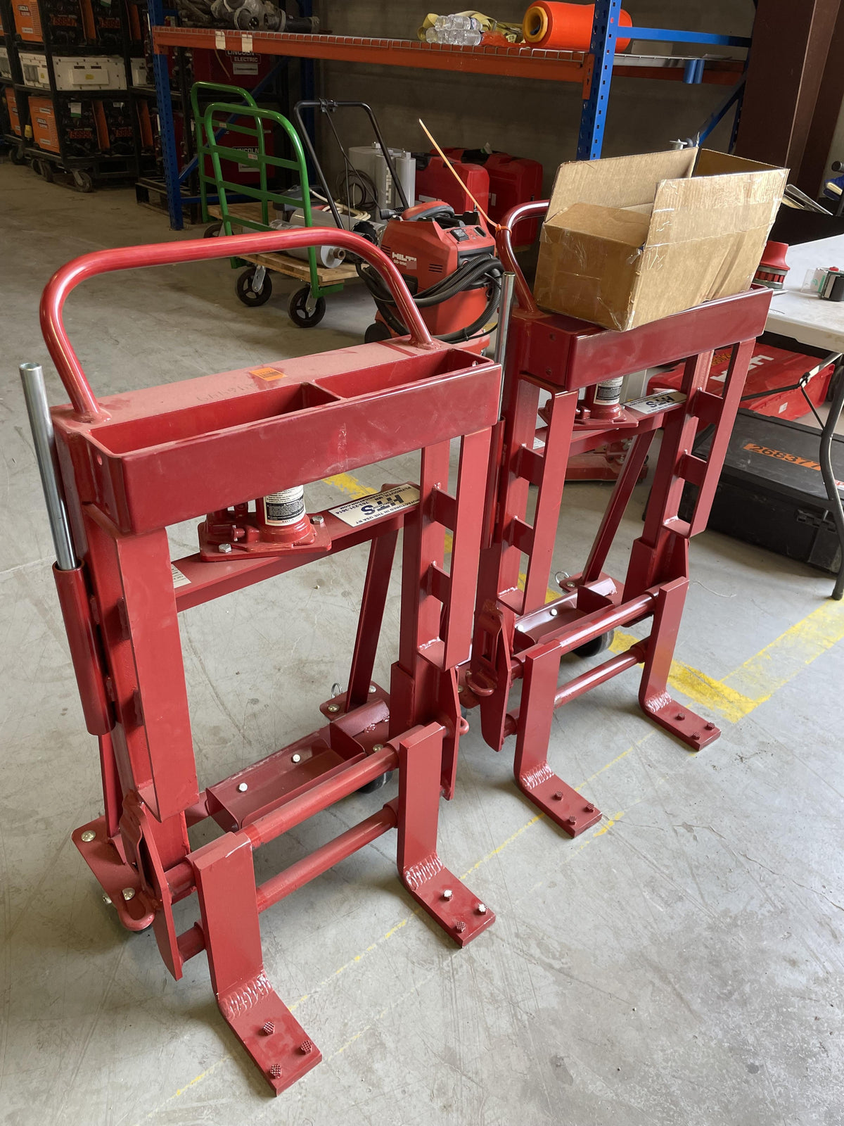 2022 ROL-A-LIFT M-6