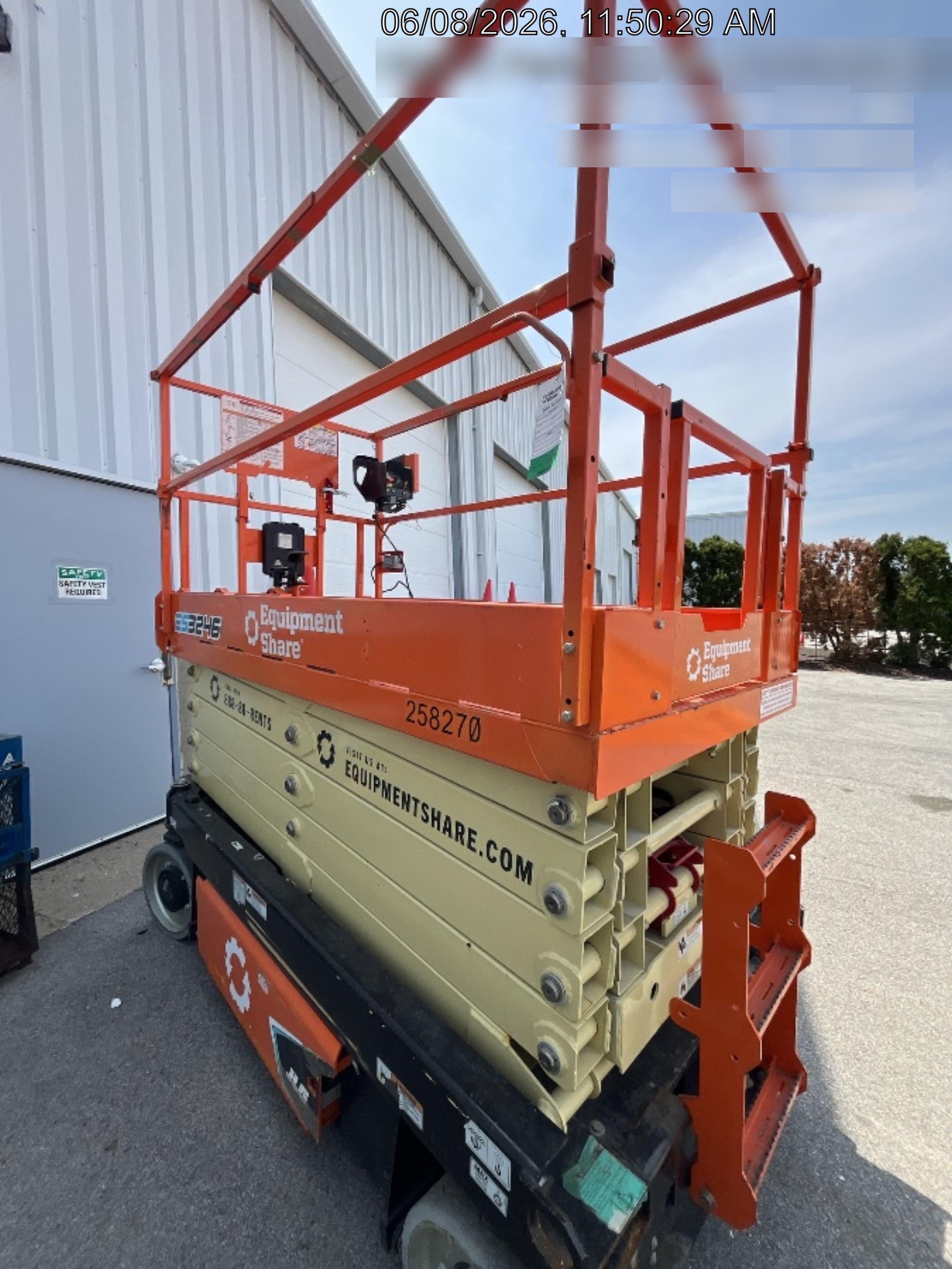 2022 JLG ES3246