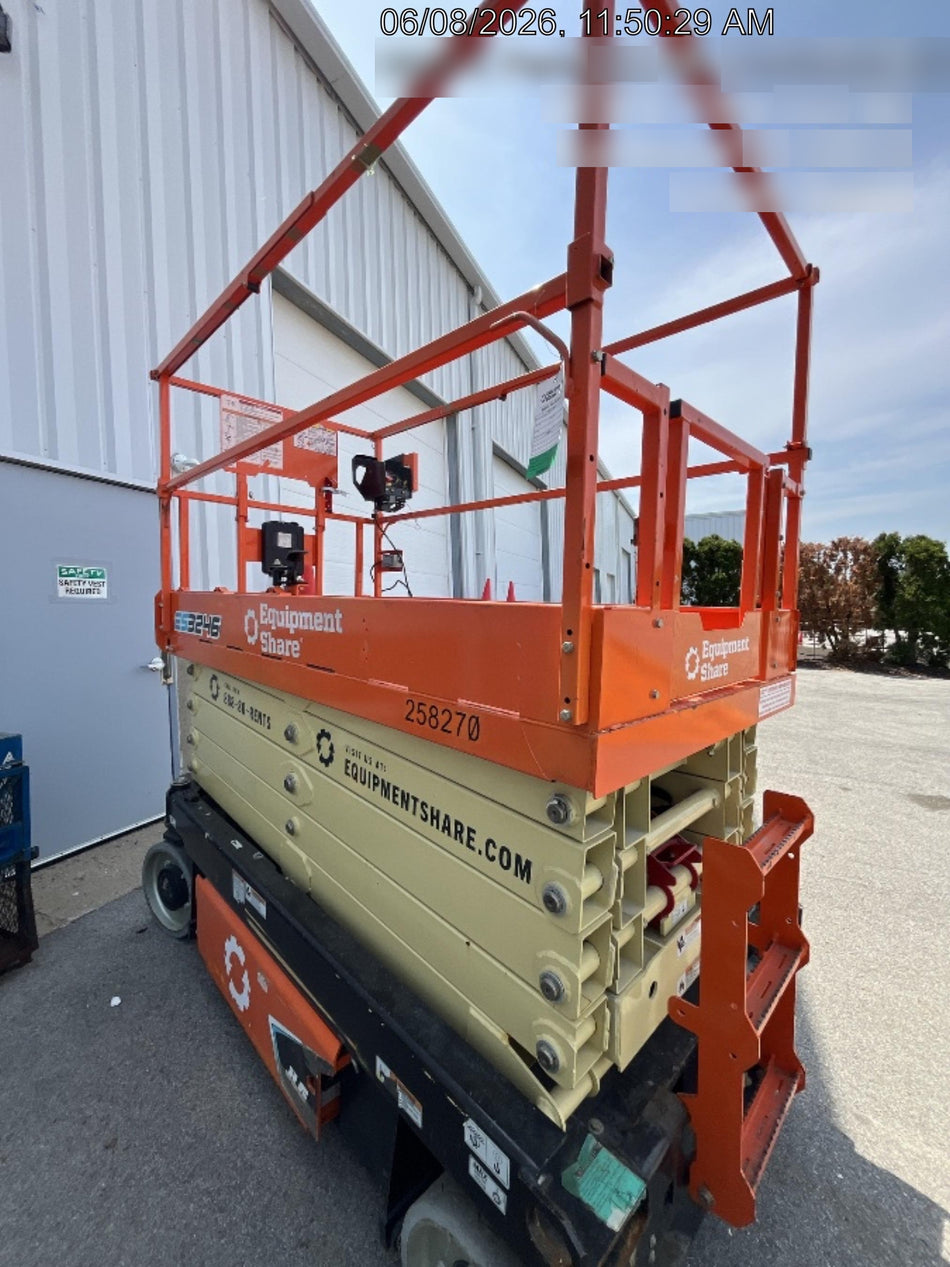 2022 JLG ES3246