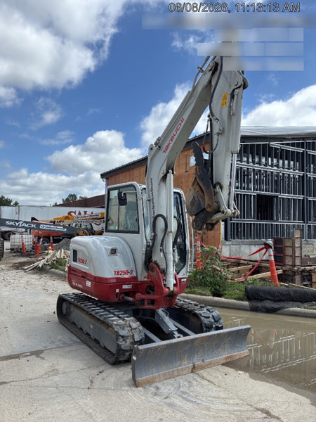 2025 TAKEUCHI TB250-2CR