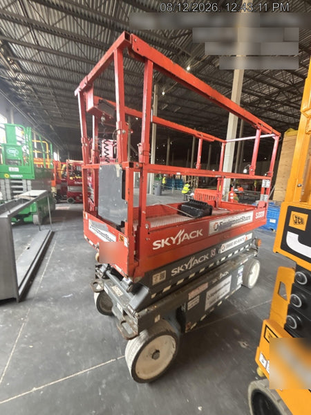 2020 Skyjack SJIII-3220 Solid NM Tires, Half height spring hinged entry gate, Dual Beacons, 6' Powered Extension Deck