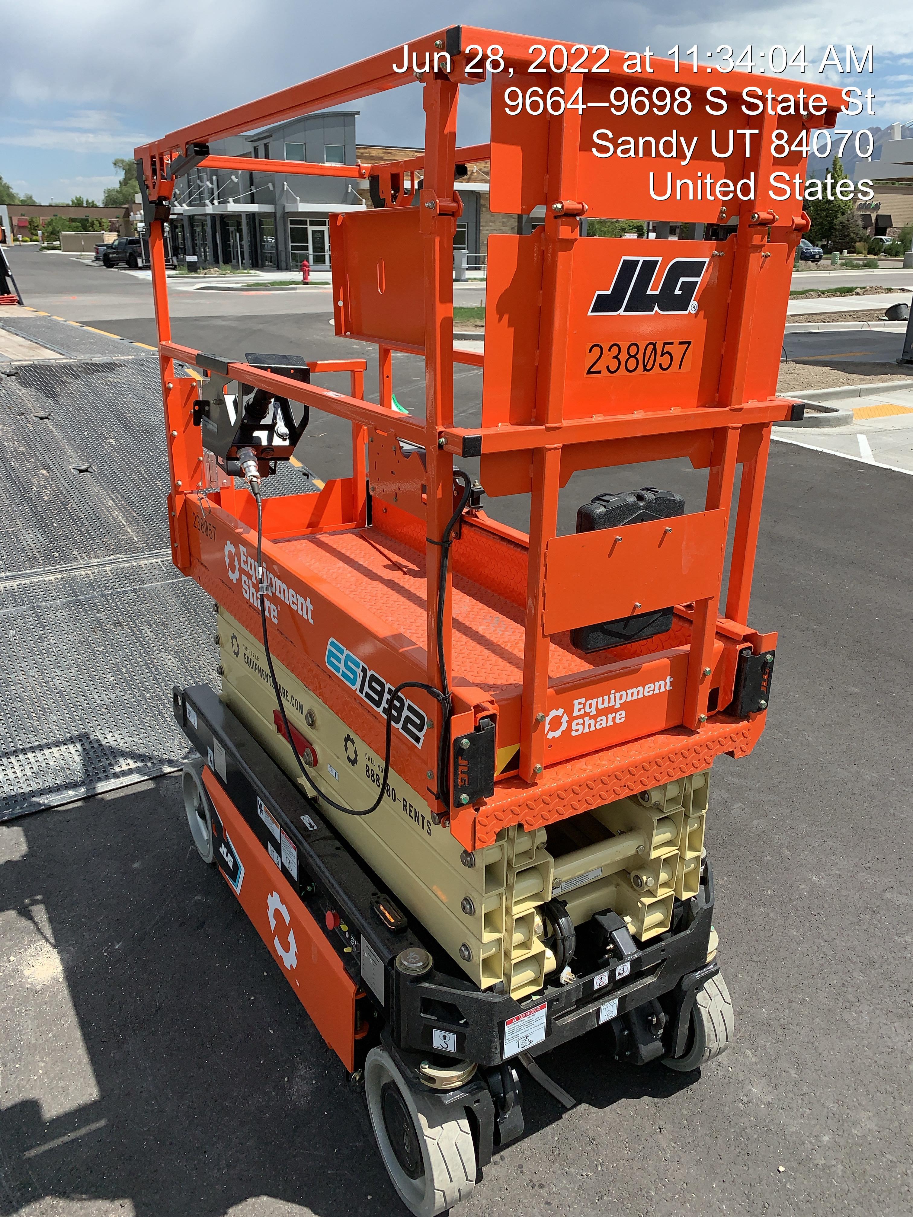 2022 JLG ES1932