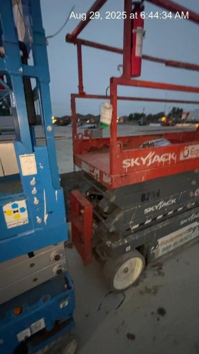 2018 Skyjack SJIII-3226 Skyjack SJIII3226 Scissor Lift w/Trojan Batteries