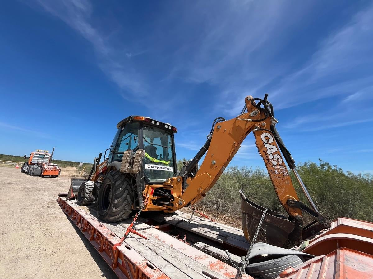 2022 CASE 580N EP - Extendable Backhoe