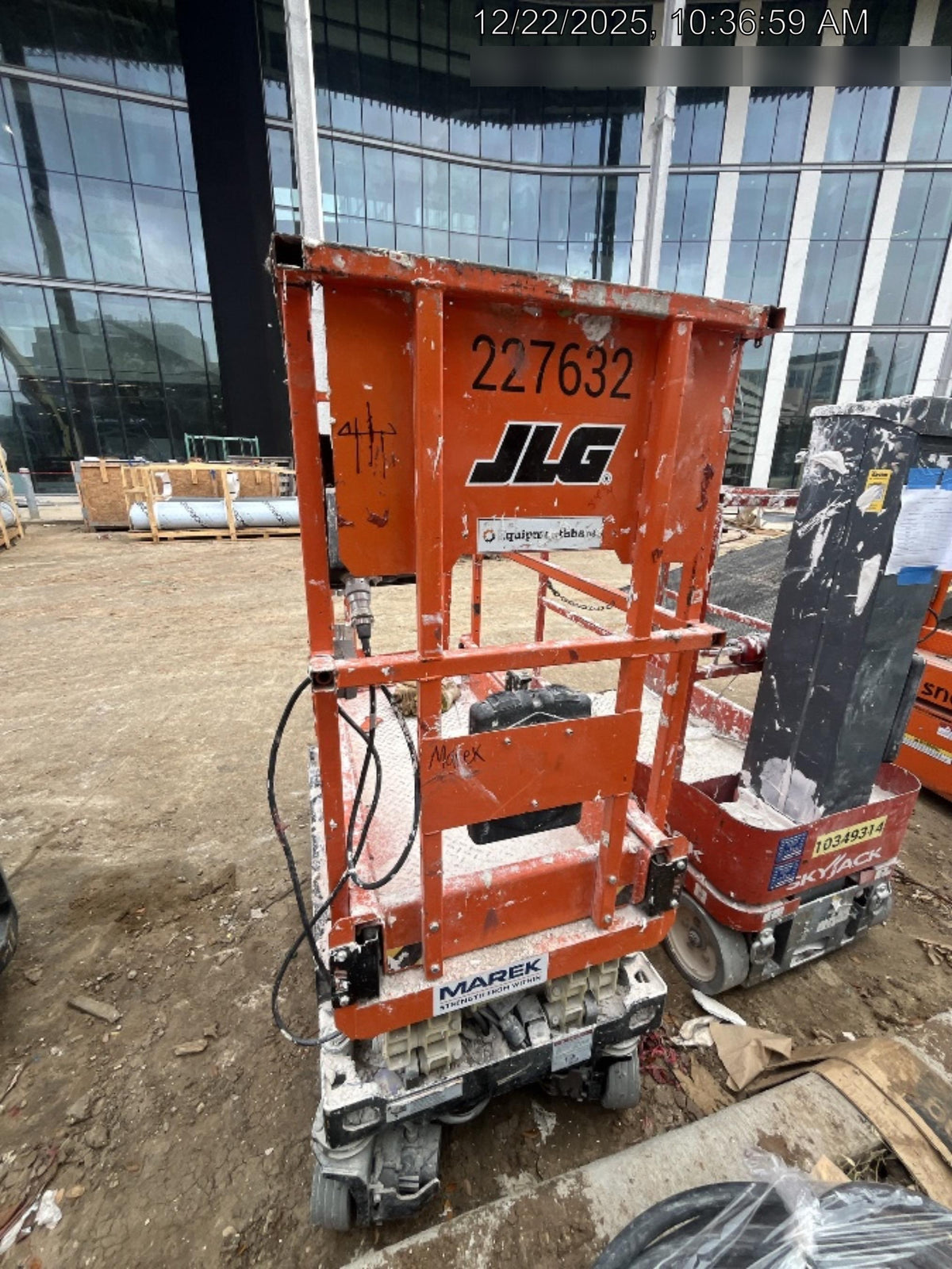 2022 JLG ES1330L