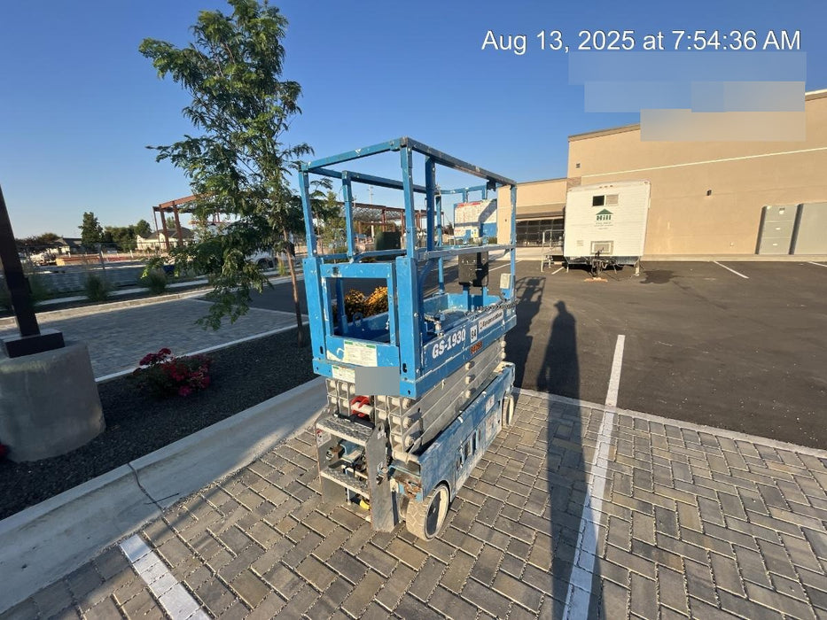 2020 Genie GS-1930 Solid Non Marking Tires, Beacon, Folding rails with half height swing gate, 800W Inverter