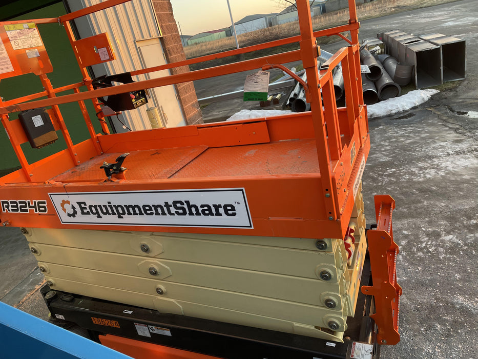 2021 JLG R3246