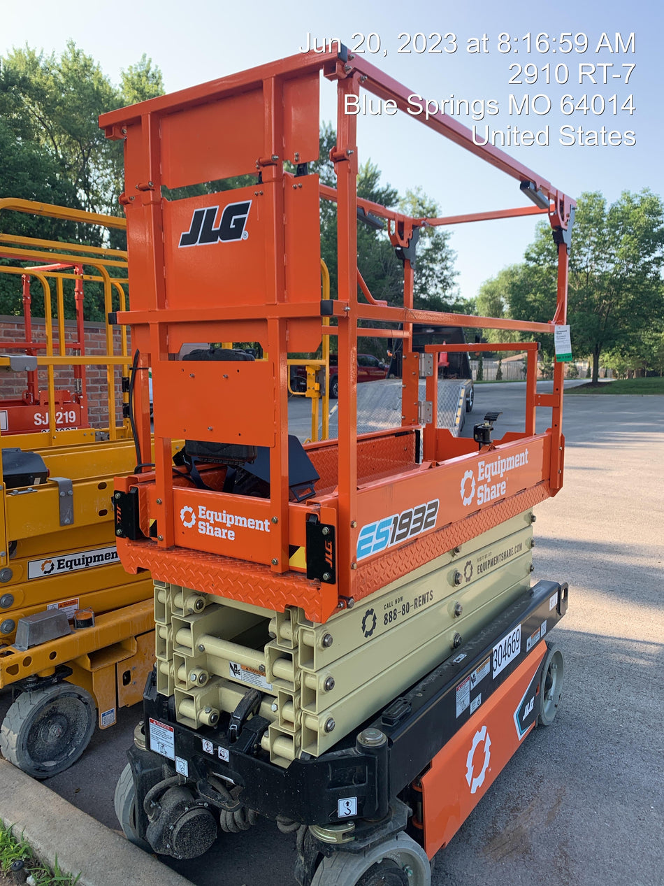 2023 JLG ES1932