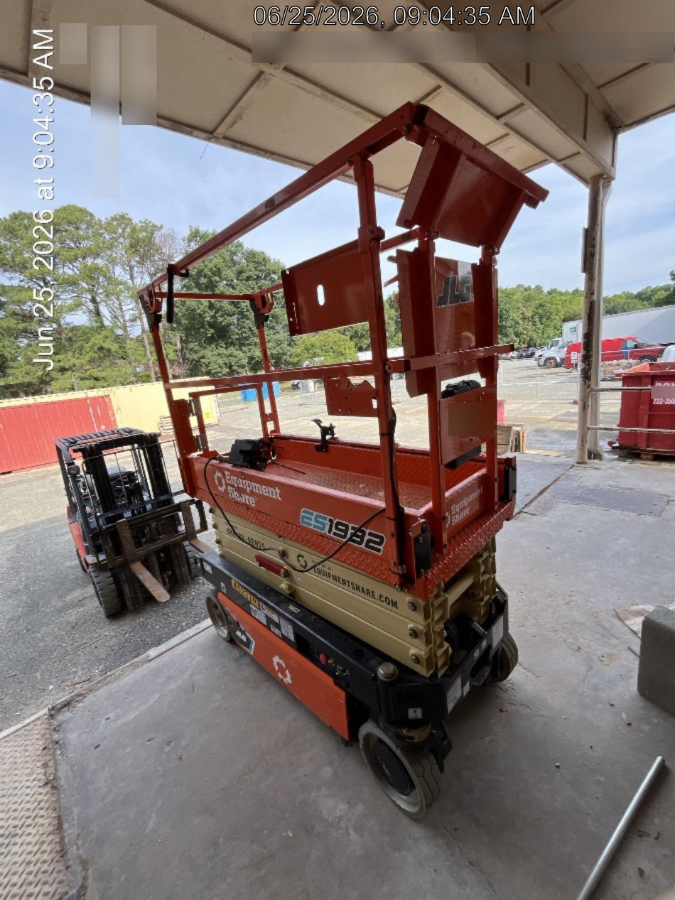 2024 JLG ES1932
