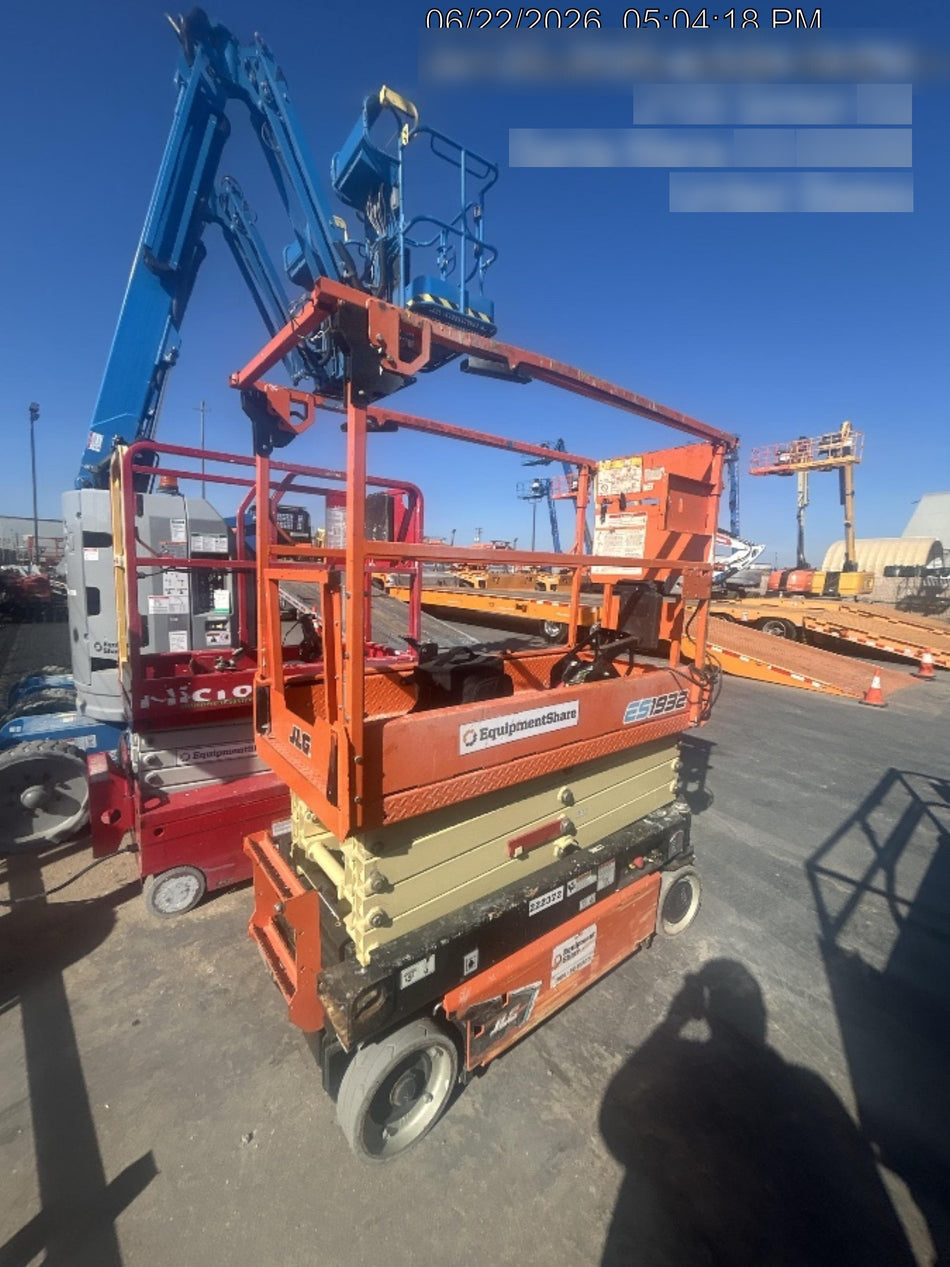 2022 JLG ES1932
