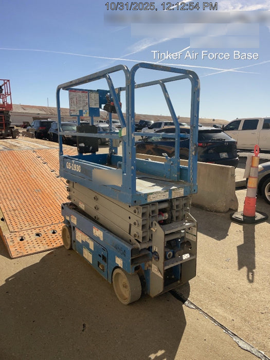 2019 Genie GS-1930 Fixed rails with chain Entry