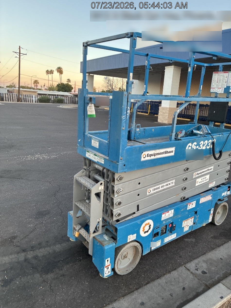 2018 Genie GS-3232 Genie GS-3232 w/Folding rails, Half height swing gate