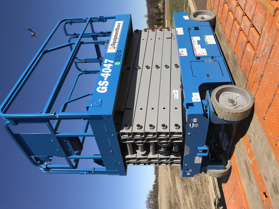 2019 Genie GS-4047 Folding rails with half height swing gate