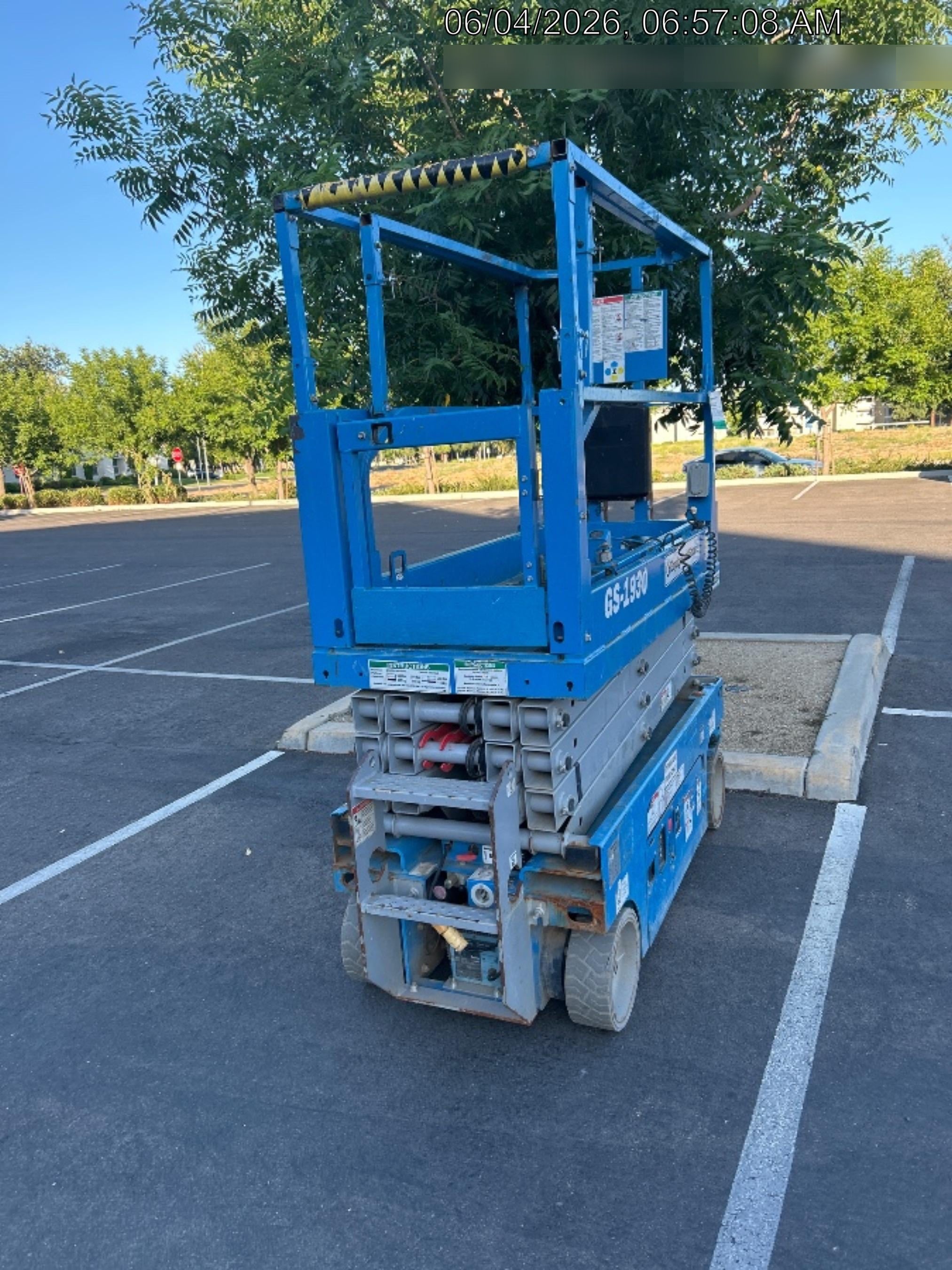 2020 Genie GS-1930 Solid Non Marking Tires, Beacon, Folding rails with half height swing gate, 800W Inverter