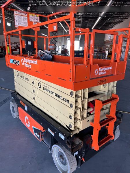 2022 JLG ES3246