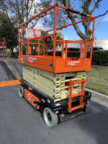 2022 JLG ES3246