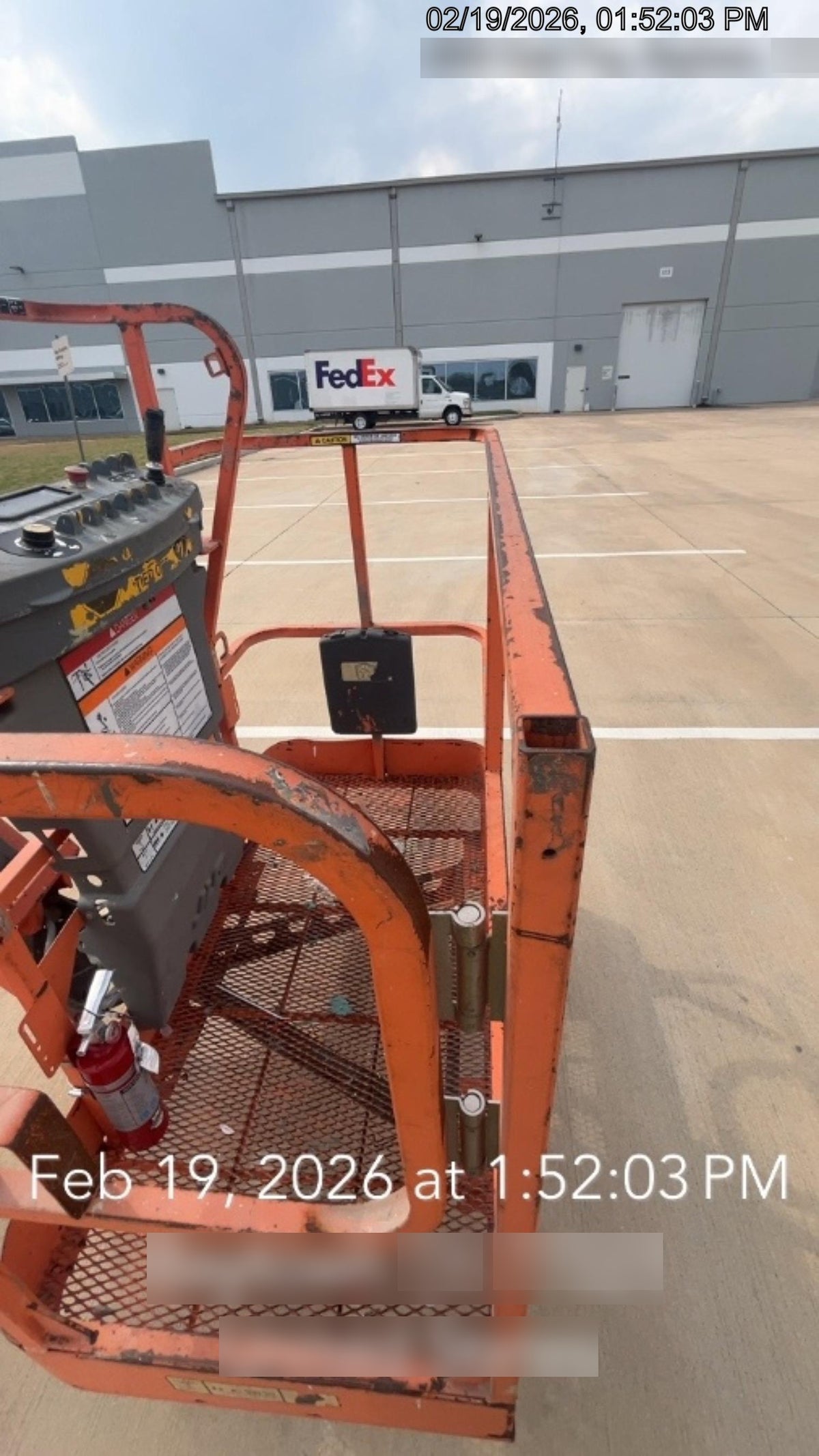2016 JLG E450AJ