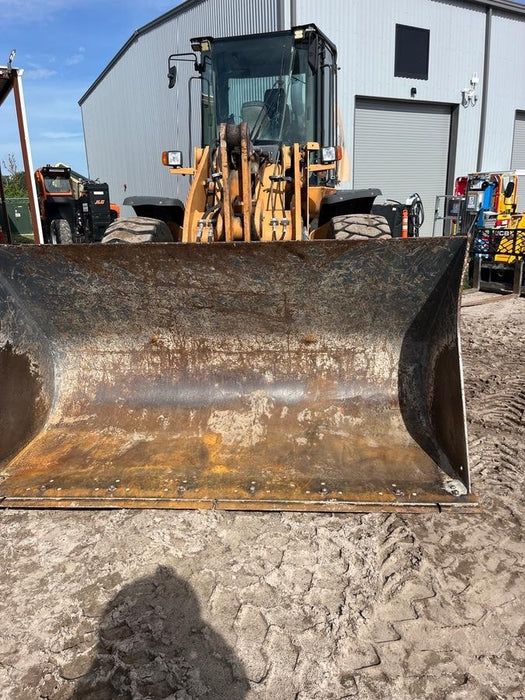 2016 Case 721F CLOSED CAB, JRB 416 STYLE HYD COUPLER