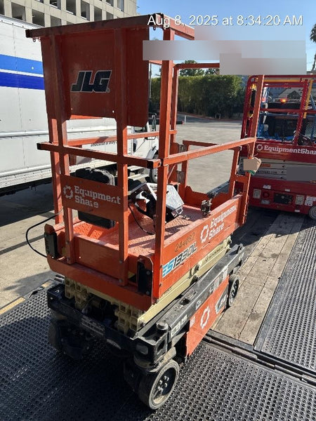 2022 JLG ES1330L