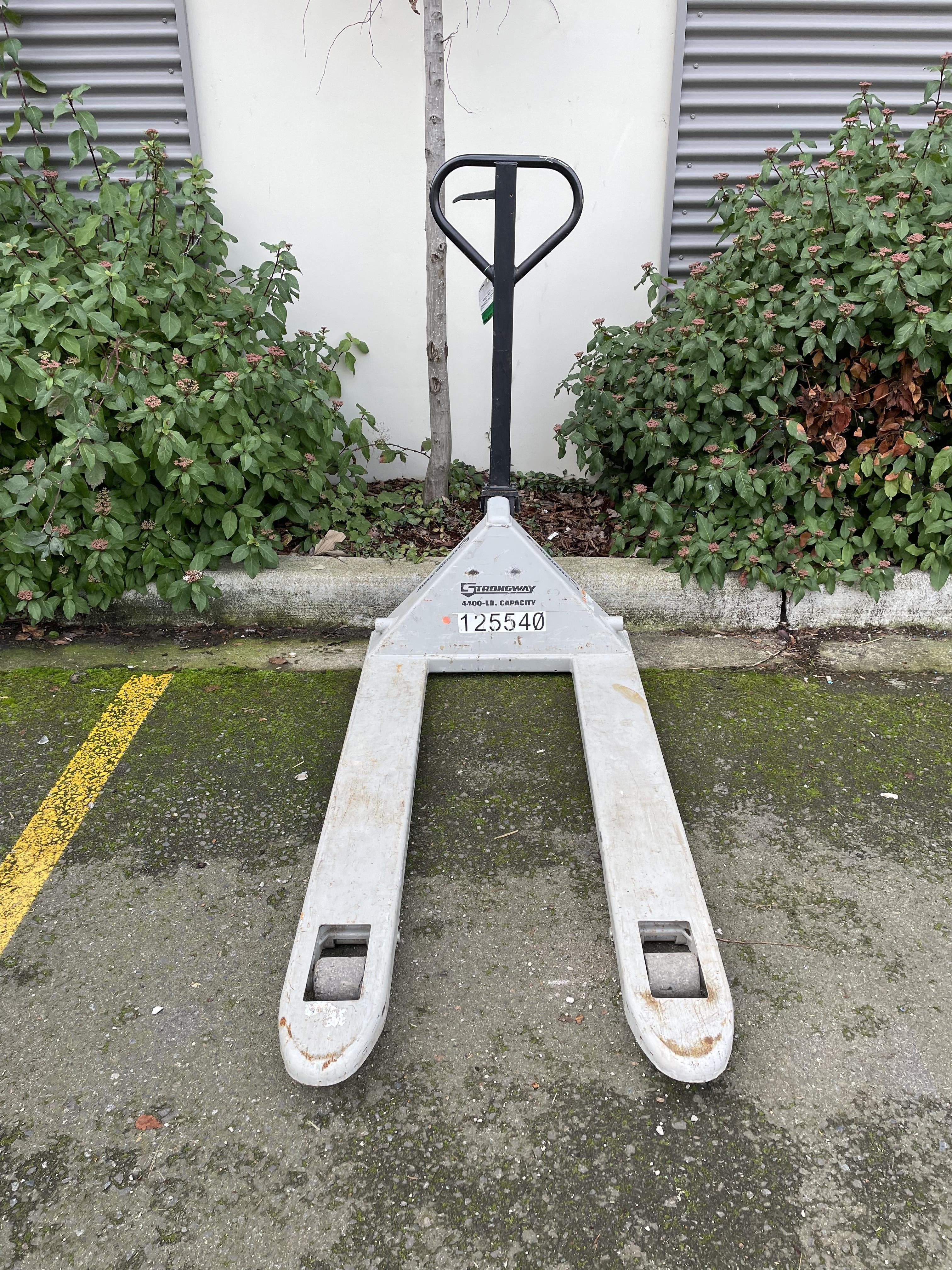 2021 STRONGWAY 4400 lb Pallet Jack