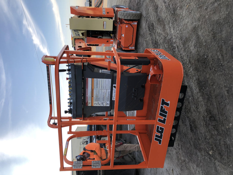 2019 JLG E300AJP