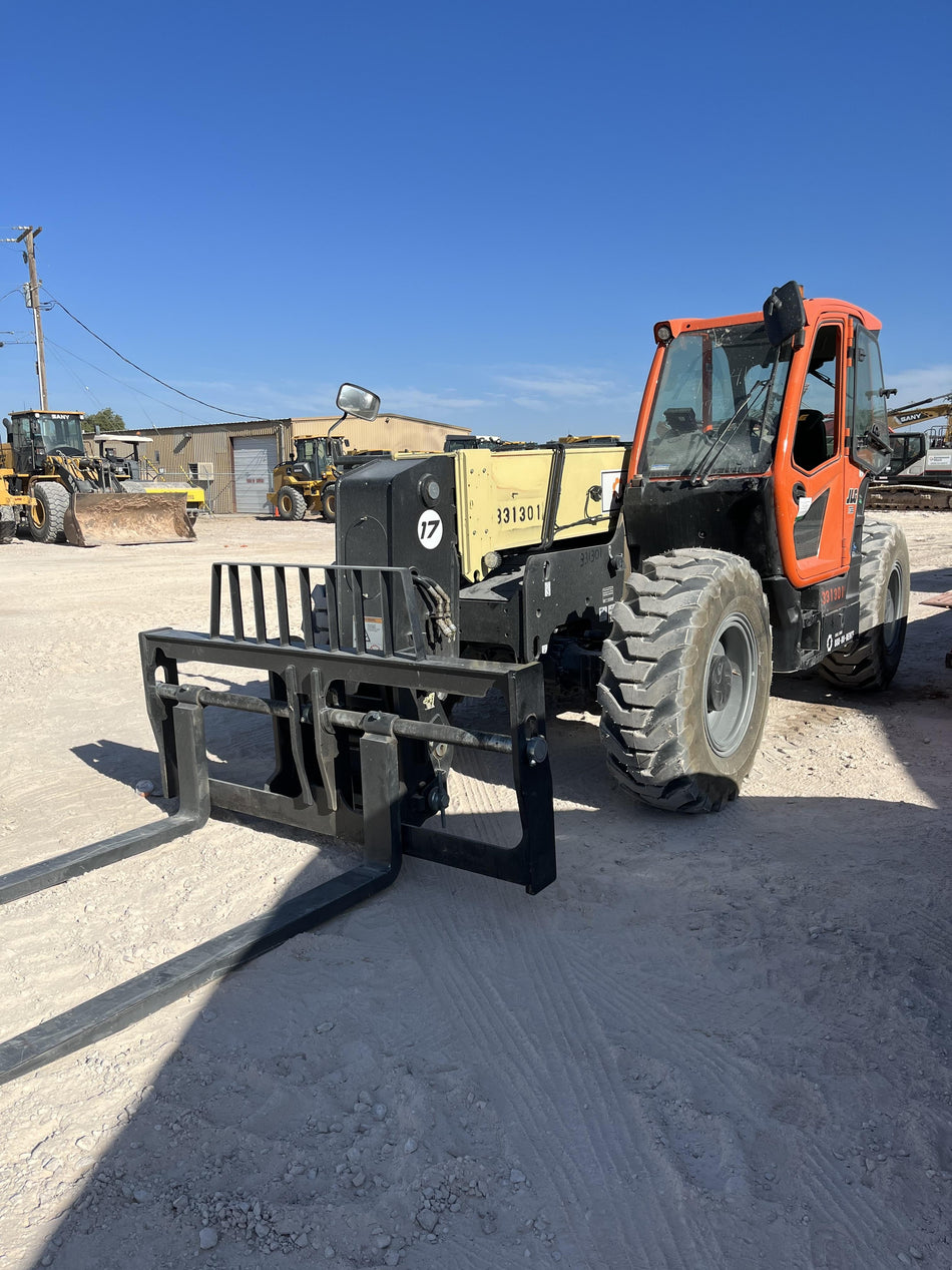 2023 JLG 1732