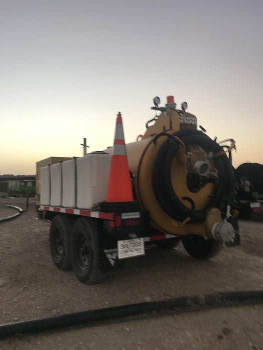 2022 Vac-Tron LP573XDT T4 Koehler Diesel Engine, 500 Gallon Debris Tank, x2 100 Gallon Water Tanks