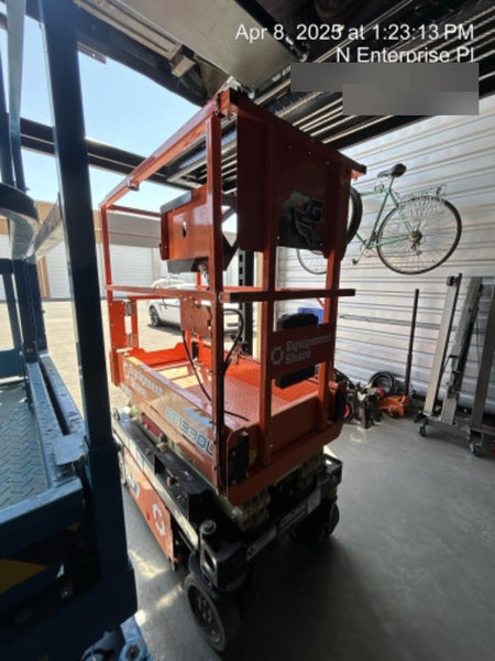 2022 JLG ES1330L