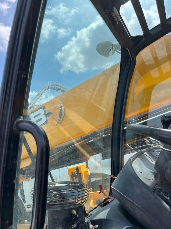 2020 JCB 509-42 Cab/Heat/Air, Solid Tires, Work Lights, Beacon, Aux Hydraulics, Back up Alarm, Lifting Eye, ES Decals