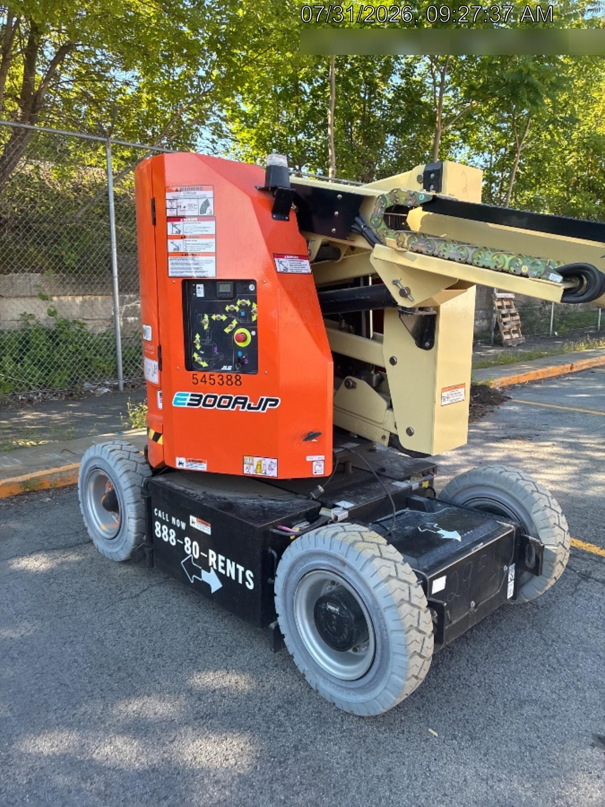 2025 JLG E300AJP