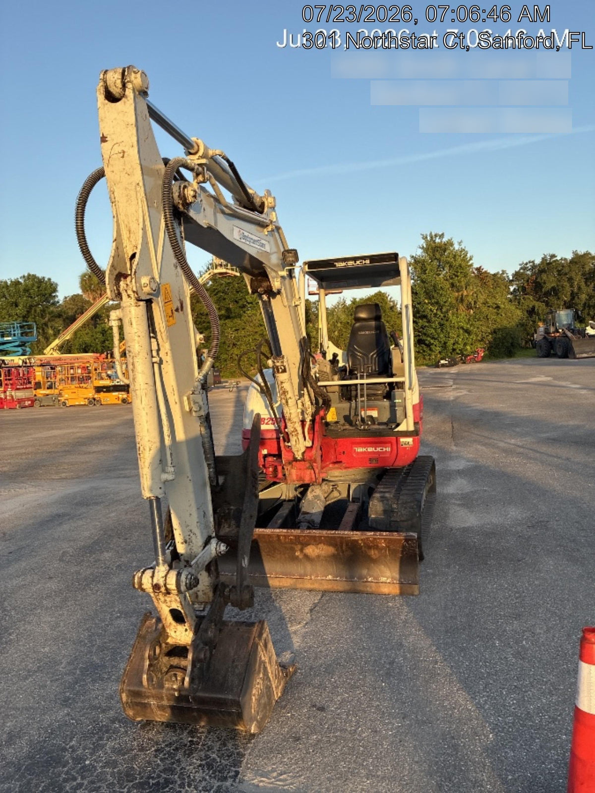 2023 TAKEUCHI TB250-2R