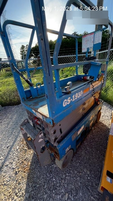 2019 Genie GS-1930 Fixed Rails with Chain Entry
