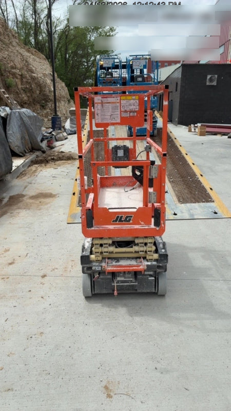 2021 JLG ES1330L