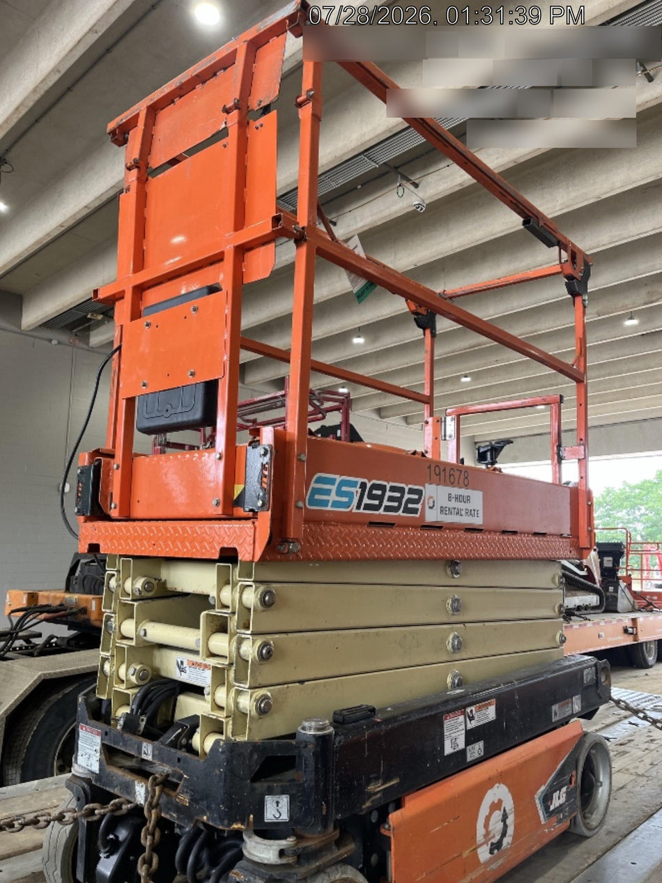 2021 JLG ES1932
