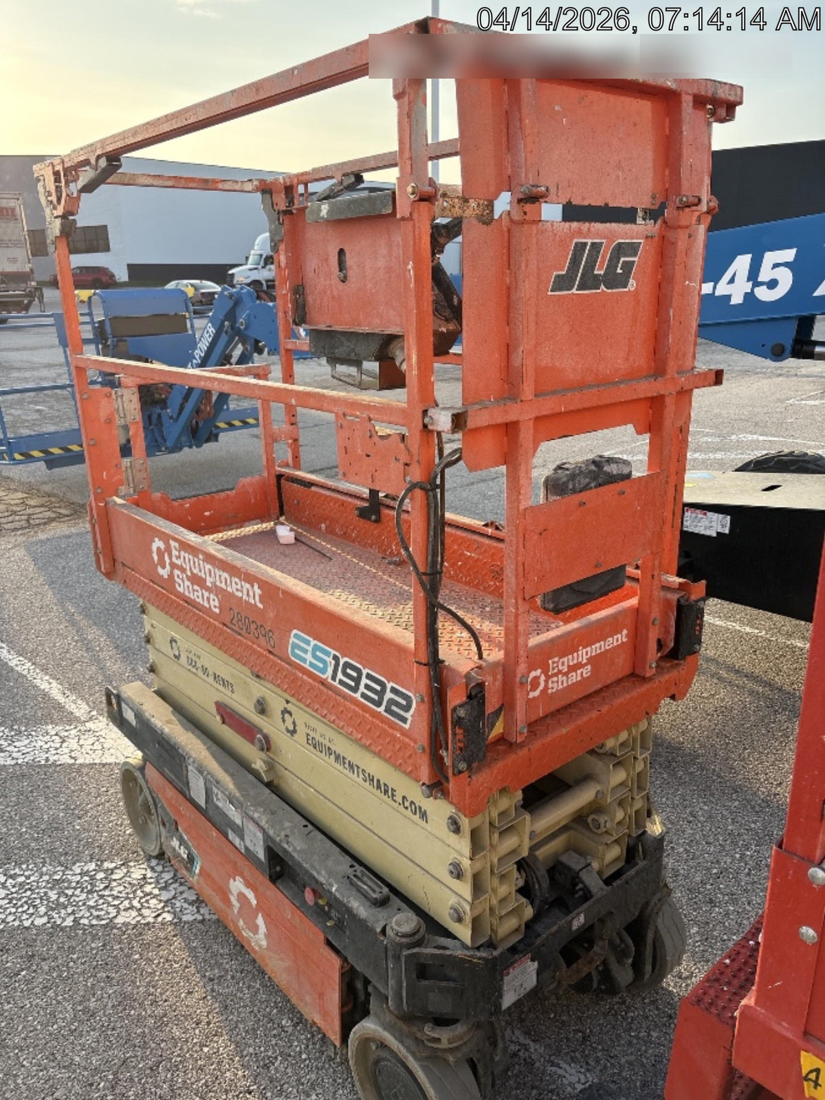 2022 JLG ES1932