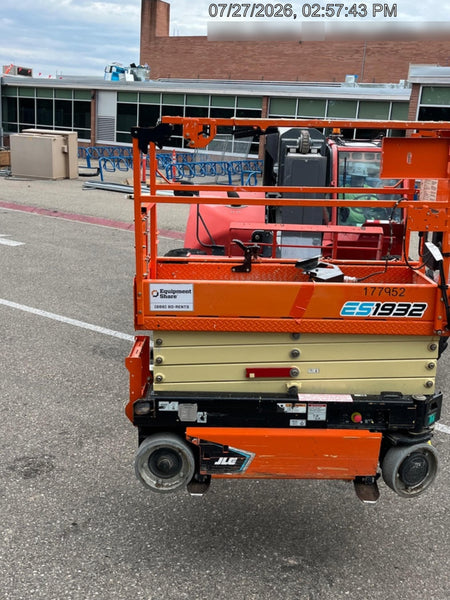 2021 JLG ES1932