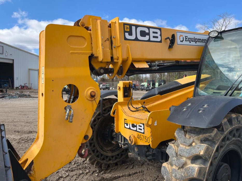 2019 JCB 509-42 Cab/Heat/Air, 74 HP, Solid Tires, STD Worklight, Beacon, Aux Hydraulics, Lifting Eye, Back up Alarm w/66" Carriage/60" Forks