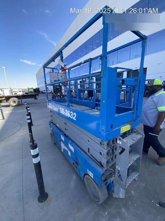 2019 Genie GS-2632 Folding rails with half height swing gate