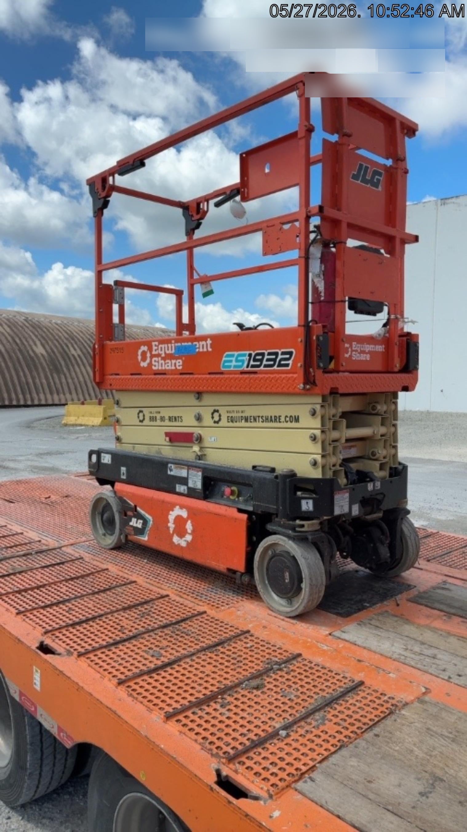 2023 JLG ES1932