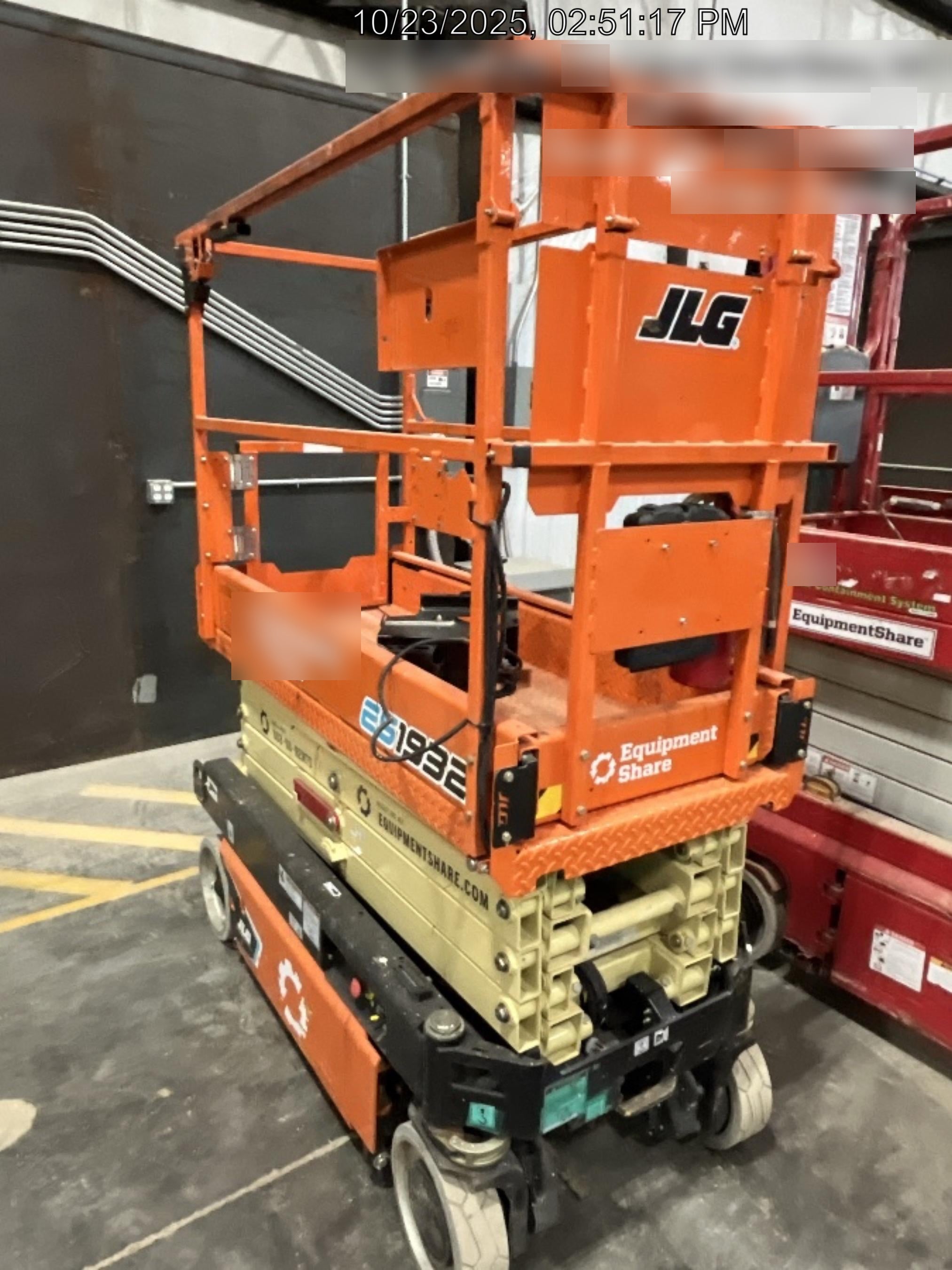 2023 JLG ES1932