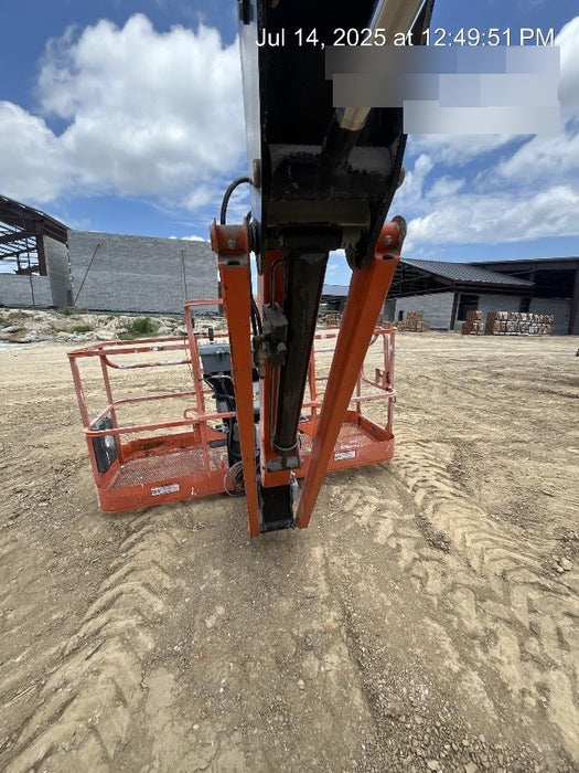 2019 JLG 860SJ
