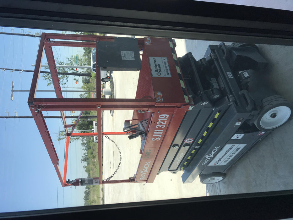 2018 Skyjack SJIII-3219 Skyjack SJIII3219 Scissor Lift w/Trojan Batteries