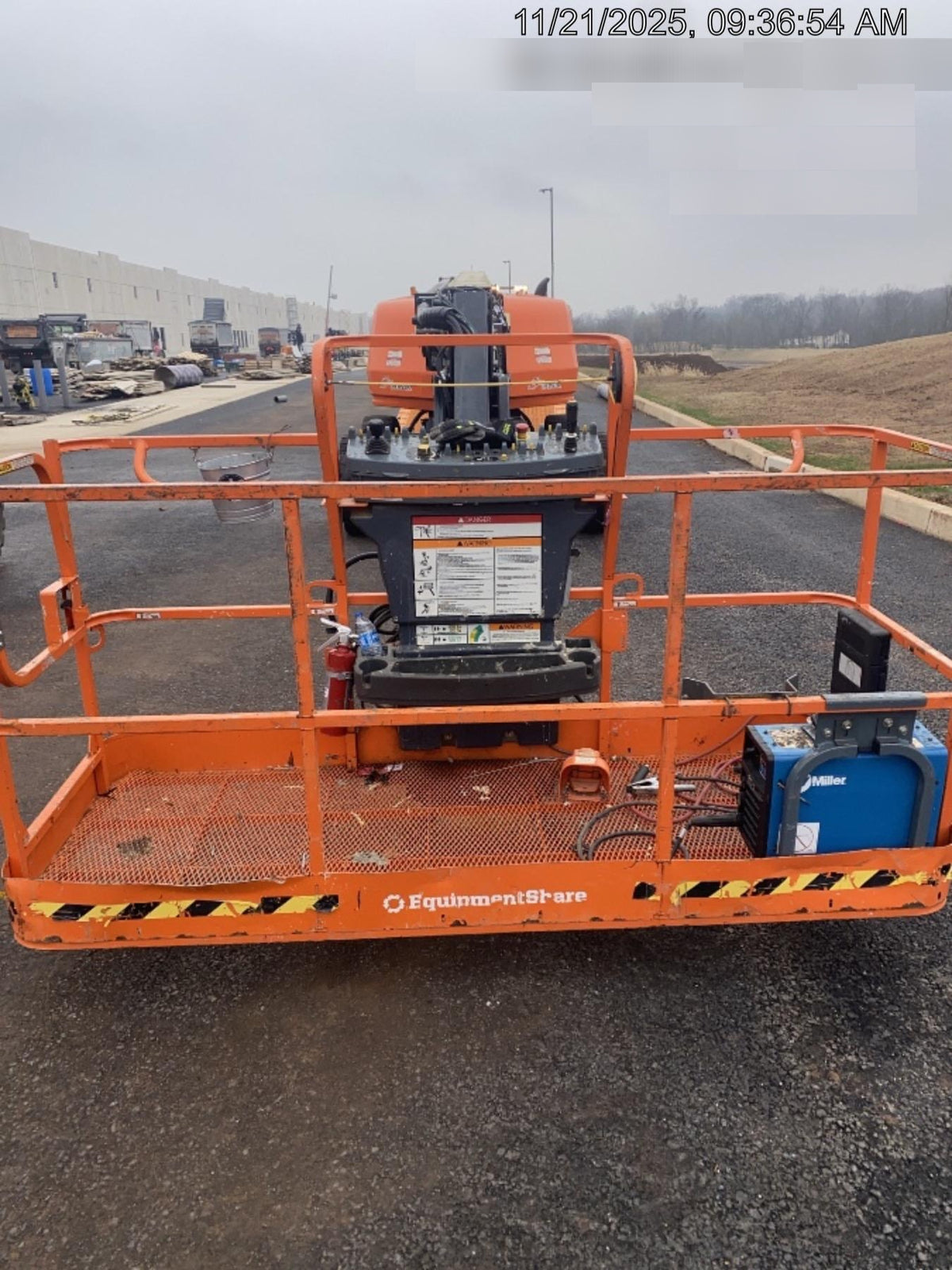 2023 JLG 660SJ