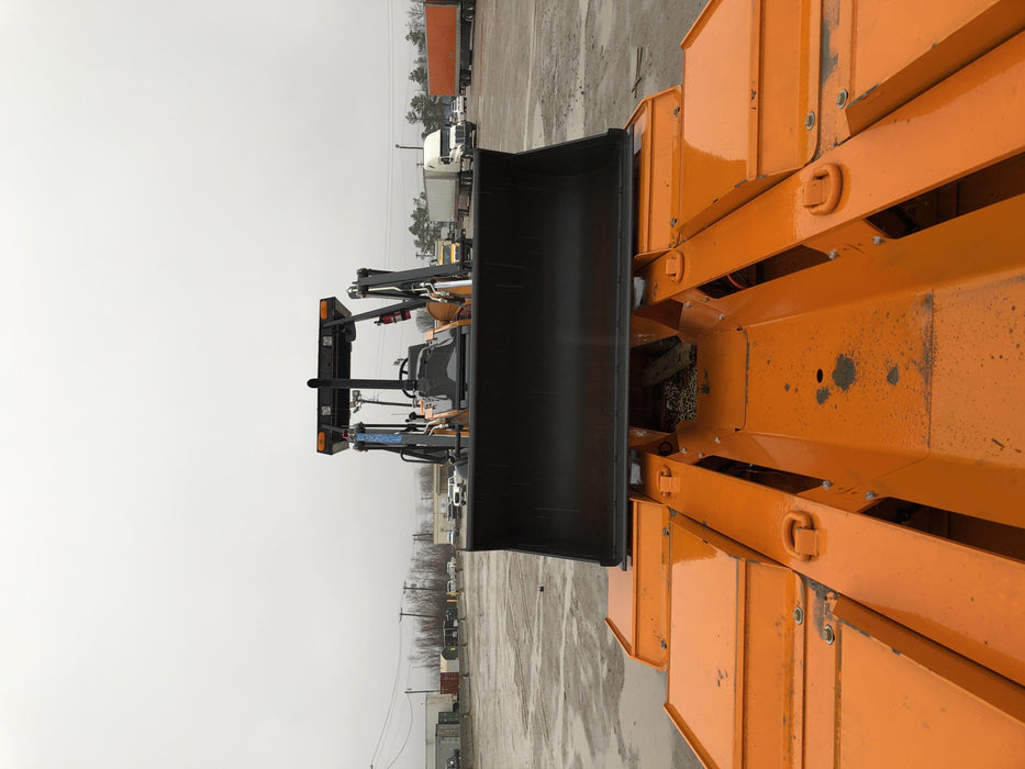 2019 Case 570N EP Canopy, 4WD, GP Front Bucket, Dual Tilt Cylinder, 84" Box Blade w/ Scarifier, Wheel Weights, Beacon