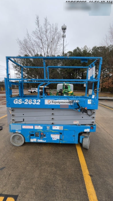 2019 Genie GS-2632 Folding rails with half height swing gate