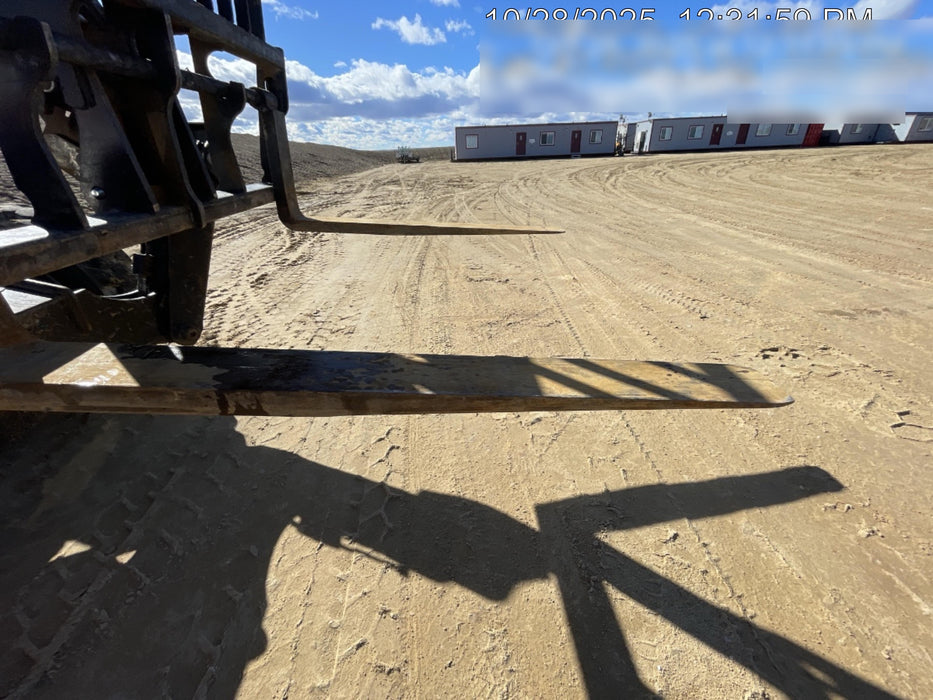 2019 JLG 1255 JLG 1255 T4F w/Full Cab, HVAC, Solid Tires, Work Lights/Beacon, 60" Carriage/Forks